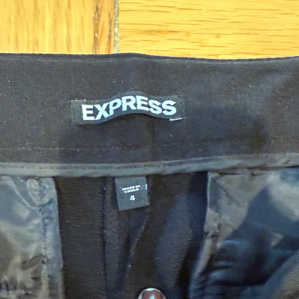 Express Black Wide-Leg Capris - Picture 6 of 10